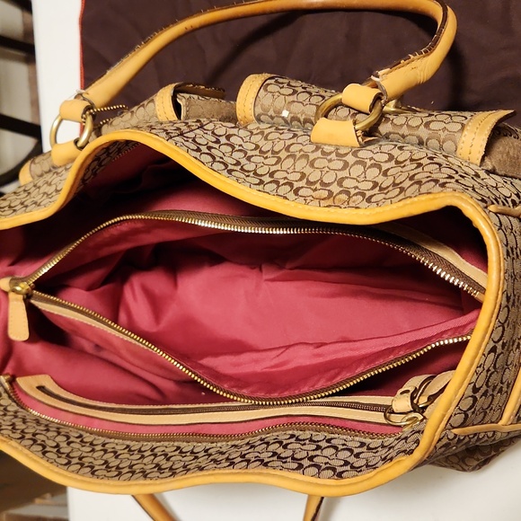 Coach Brown and Tan Large Signature Laptop bag (NEEDS  MINOR HANDLE REPAIR) - Picture 9 of 16